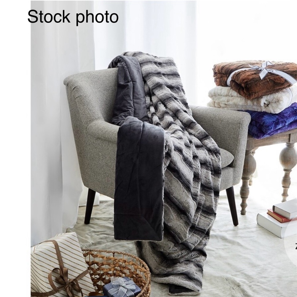 BNIB GUILLUAME GREY AND WHITE PLUSH BLANKET